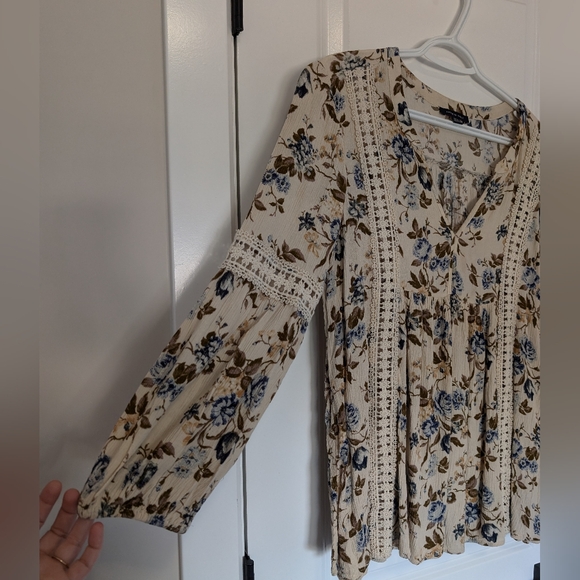 American Eagle - Bohemian - Floral - Size Small - Like New - Picture 2 of 5